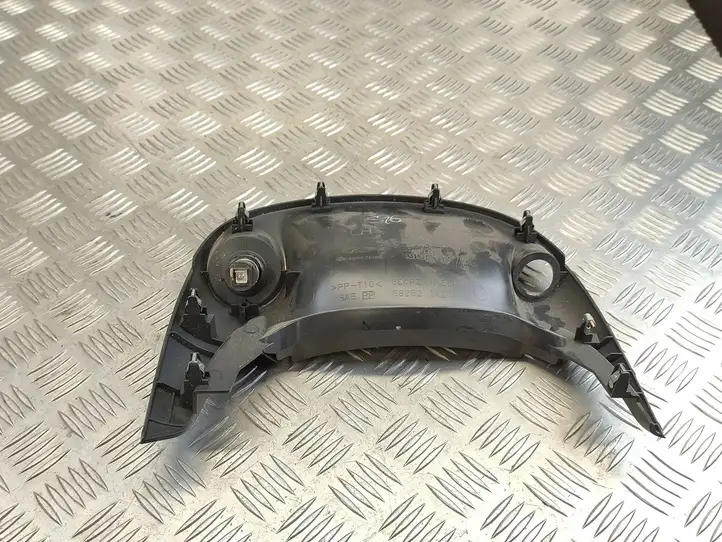 Nissan Juke I F15 (2010 - 2018) 681PZ1KZ0A Прочие детали панели — фото 3