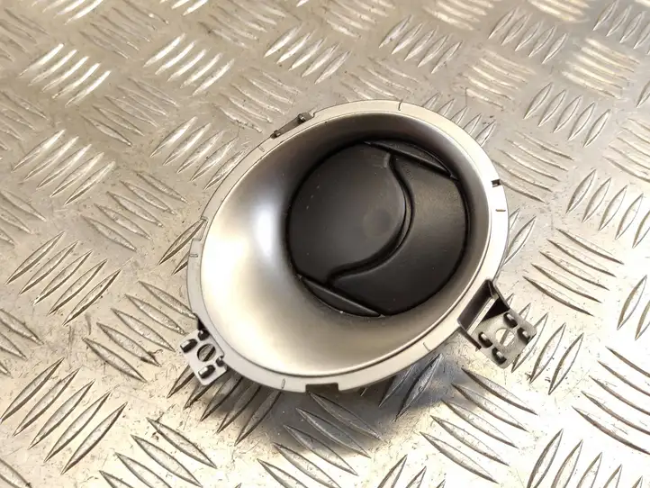 Nissan Juke I F15 (2010 - 2018) 687P400A26 Боковой воздушный дефлектор — фото 1