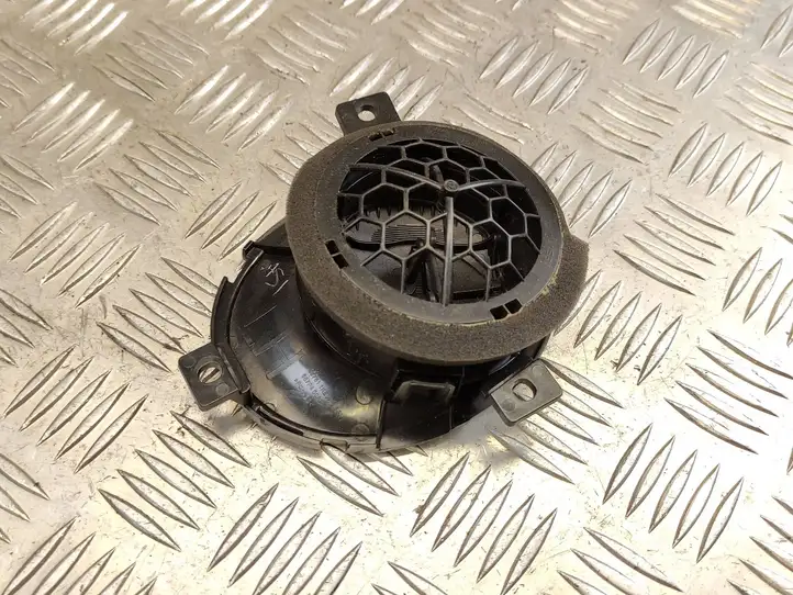 Nissan Juke I F15 (2010 - 2018) 687P400A26 Боковой воздушный дефлектор — фото 3