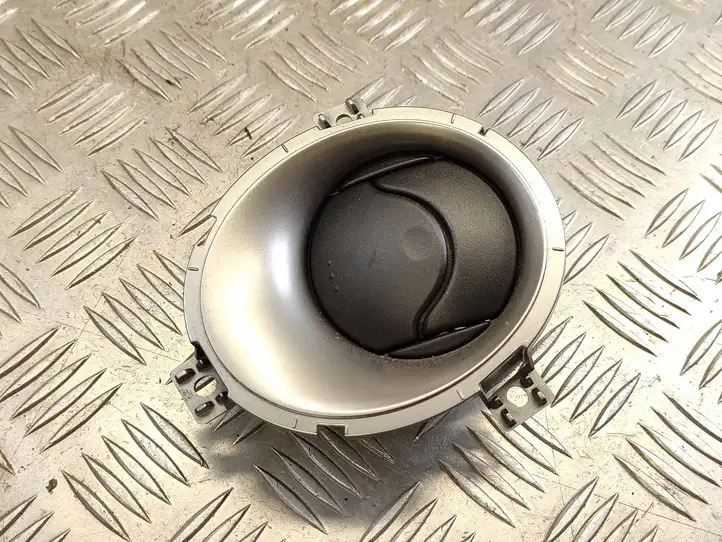 Nissan Juke I F15 (2010 - 2018) 687601KE0A Боковой воздушный дефлектор — фото 1
