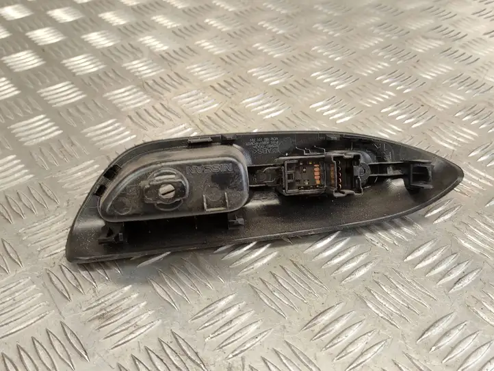 Nissan Juke I F15 (2010 - 2018) 829601KA2A Блок кнопок стеклоподъемников — фото 4