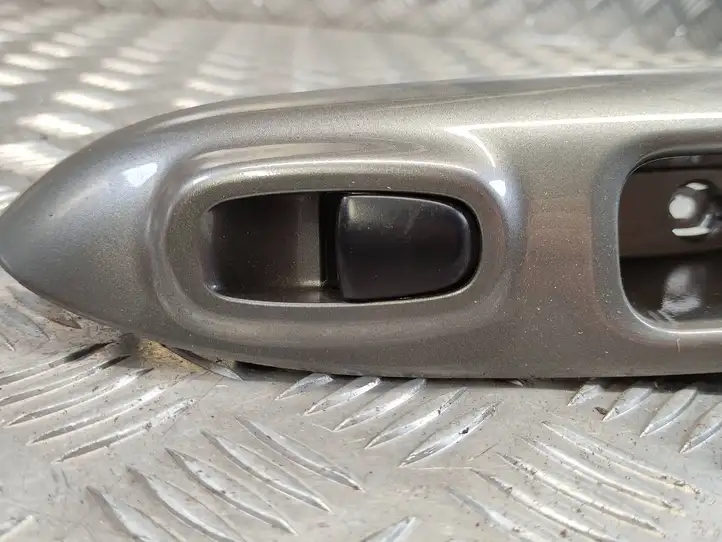 Nissan Juke I F15 (2010 - 2018) 829611KA2A Блок кнопок стеклоподъемников — фото 5
