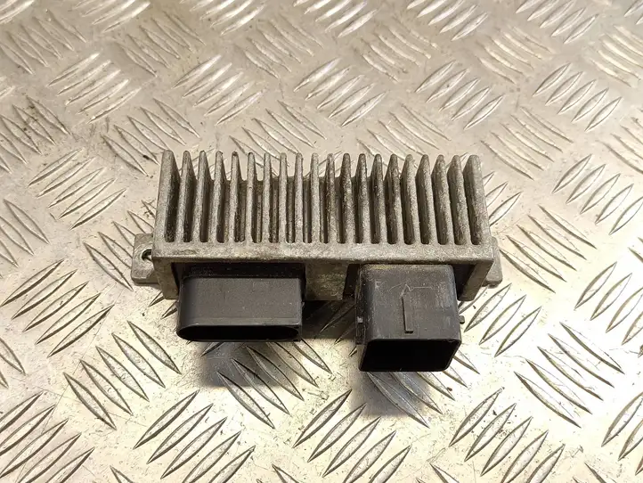 Nissan Juke I F15 (2010 - 2018) 8200558438A Реле накала свечей — фото 1