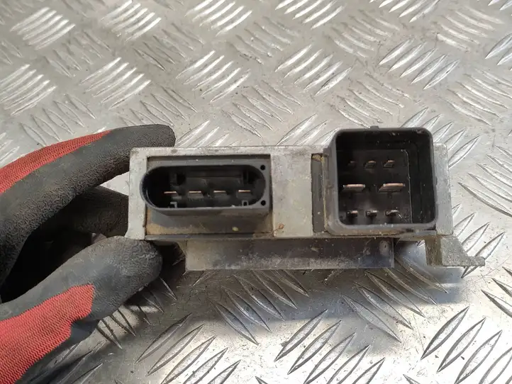 Nissan Juke I F15 (2010 - 2018) 8200558438A Реле накала свечей — фото 4