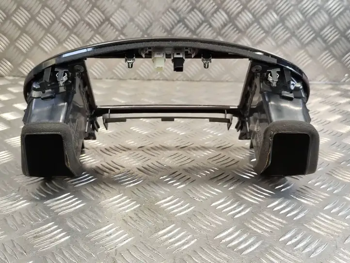 Nissan Juke I F15 (2010 - 2018) 68260BX80A Центральный воздушный дефлектор — фото 3