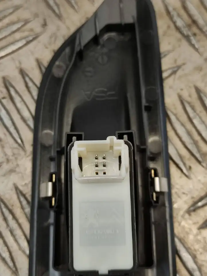 Citroen C4 (2016 - ) 9831081580 Кнопка стеклоподъемников — фото 2