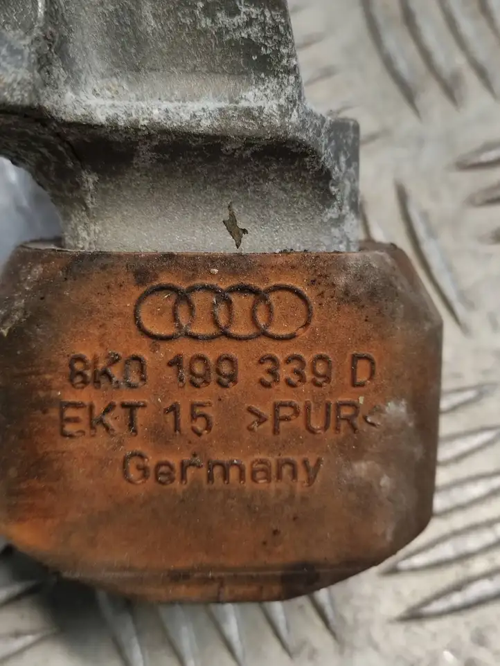 Audi A4 S4 B8 8K (2007 - 2011) 8K0199339D Опора двигателя — фото 6