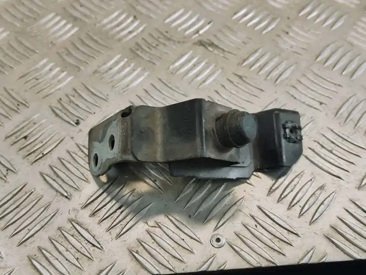 Opel Zafira B (2008 - 2014) Прочие детали моторного отсека — фото 2
