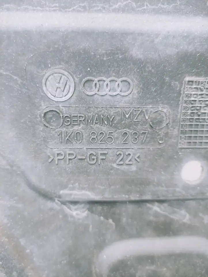 Audi A3/S3 8P (2008 - 2013) 1K0825237J Защита двигателя — фото 2