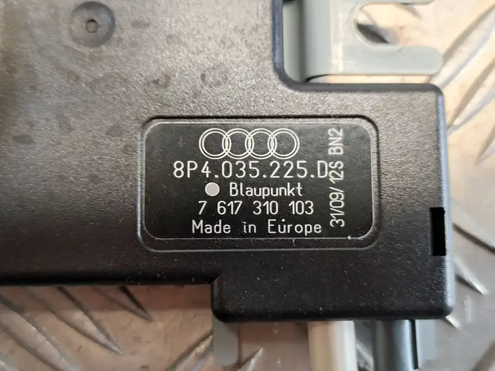 Audi A3/S3 8P (2008 - 2013) 8P4035225D Усилитель антенны — фото 5