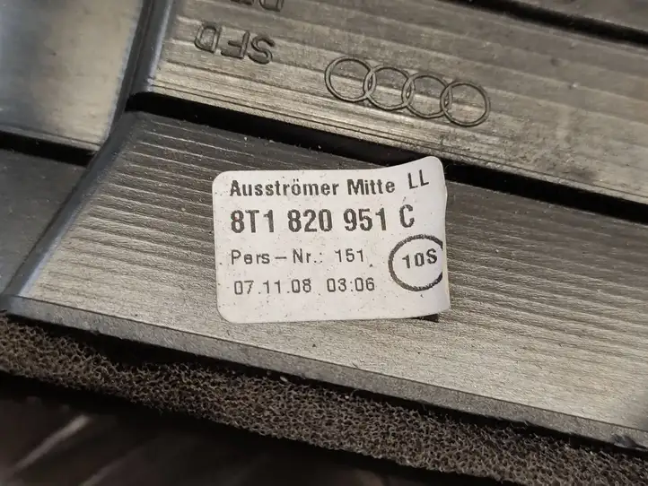 Audi A4 S4 B8 8K (2007 - 2011) 8T1820951C Центральный воздушный дефлектор — фото 3