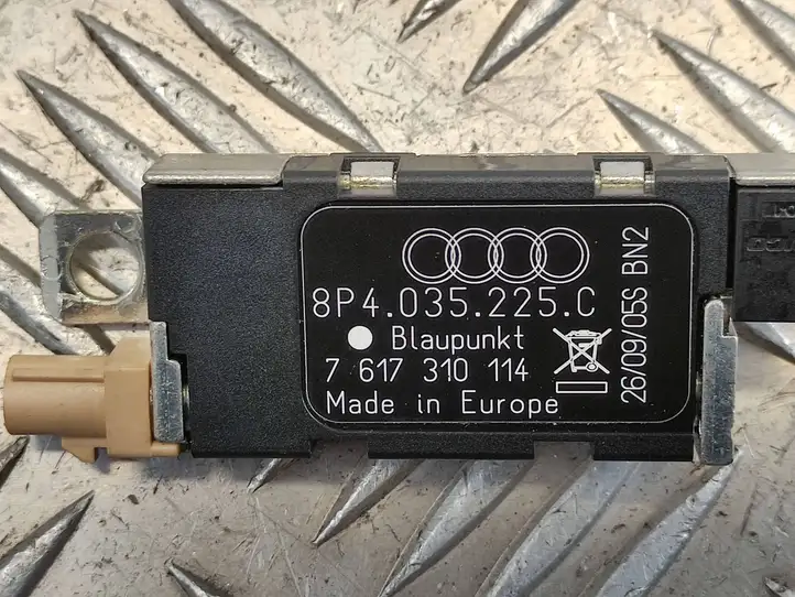 Audi A3/S3 8P (2008 - 2013) 8P4035225C Усилитель антенны — фото 4