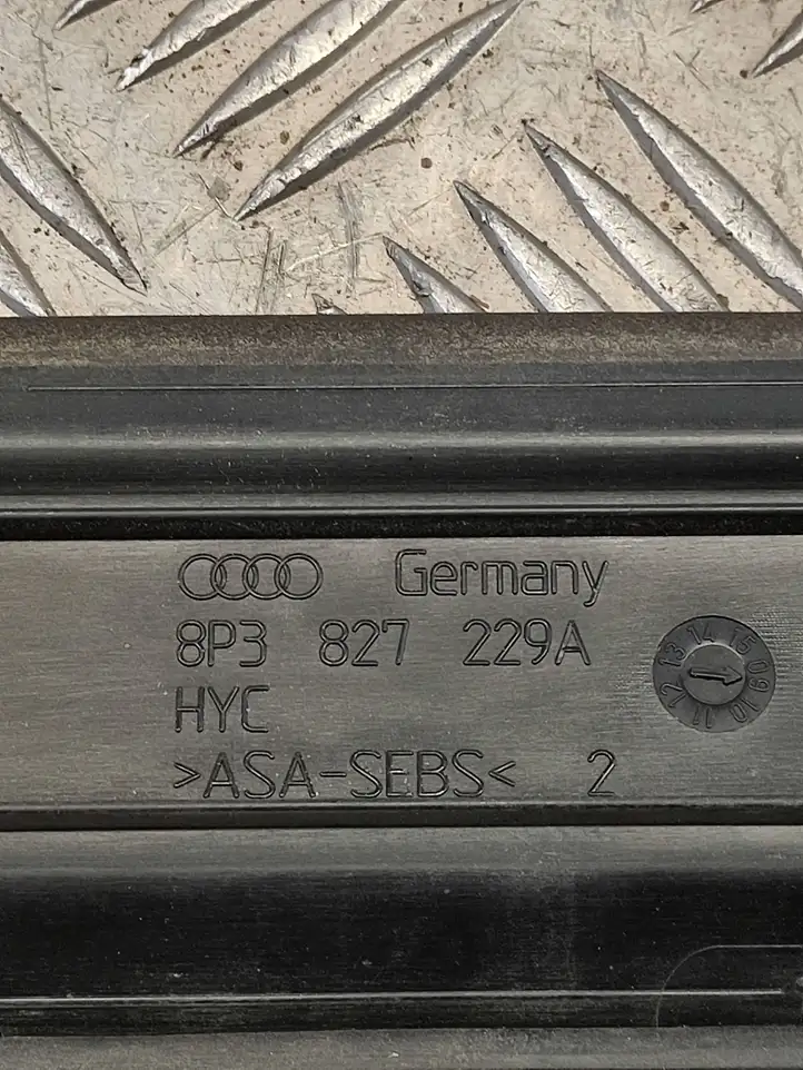Audi A3/S3 8P (2008 - 2013) 8P3827229A Прочие внешние детали — фото 2