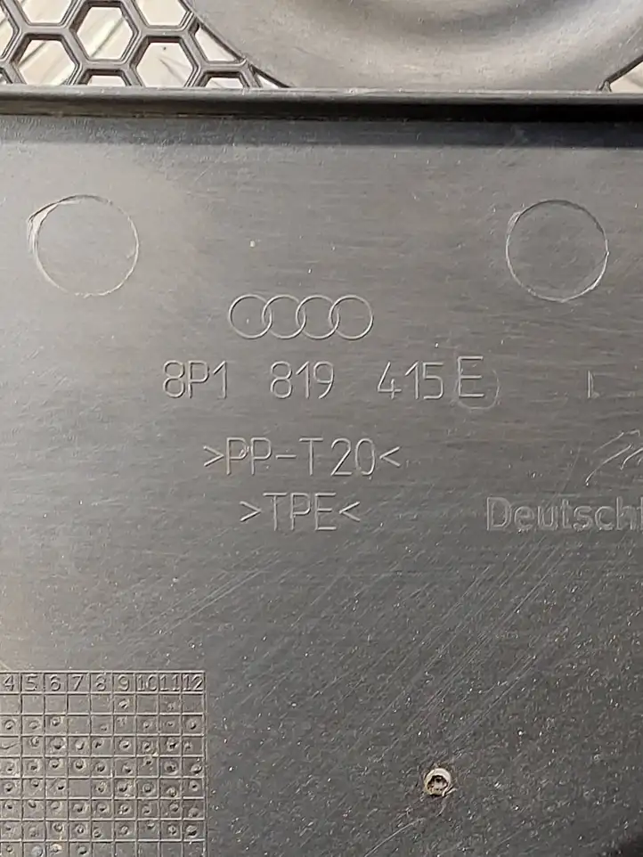 Audi A3/S3 8P (2008 - 2013) 8P1819415E Жабо стеклоочистителей — фото 2
