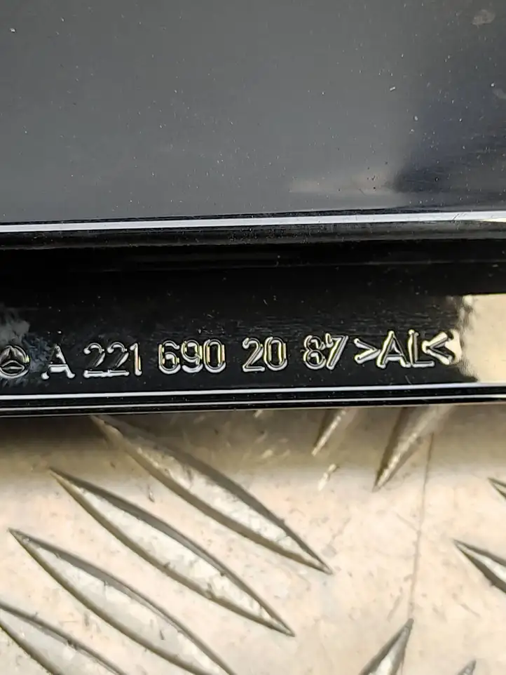 Mercedes-Benz S W221 (2005 - 2013) A2216902087al Накладка стекла задней двери — фото 4