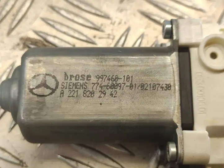 Mercedes-Benz S W221 (2005 - 2013) A2218202942 Стеклоподъемник задней двери — фото 2