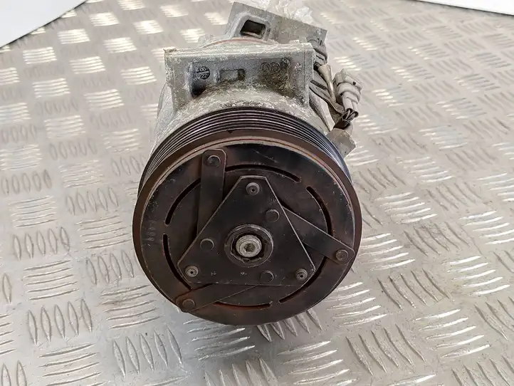 Renault Captur (2013 - 2020) 926000217r Компрессор (насос) кондиционера воздуха — фото 3