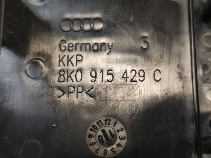 Volkswagen Polo VI (2015 - 2019) 8K0915429C Крышка ящика аккумулятора — фото 3