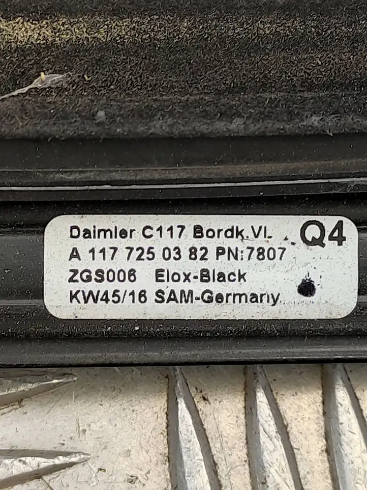 Mercedes-Benz CLA C117,X117,W117 (2013 - 2019) A1177250382 Накладка стекла передней двери — фото 4