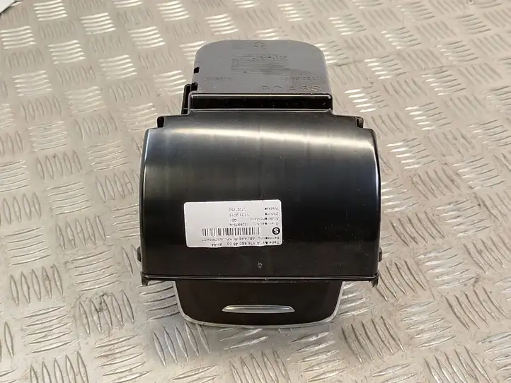 Mercedes-Benz CLA C117,X117,W117 (2013 - 2019) A1766804600 Передняя пепельница — фото 3