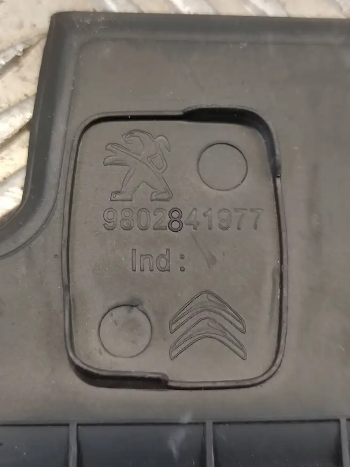 Peugeot 308 (2013 - 2021) 9802841977 Коврик выдвижного ящика — фото 3