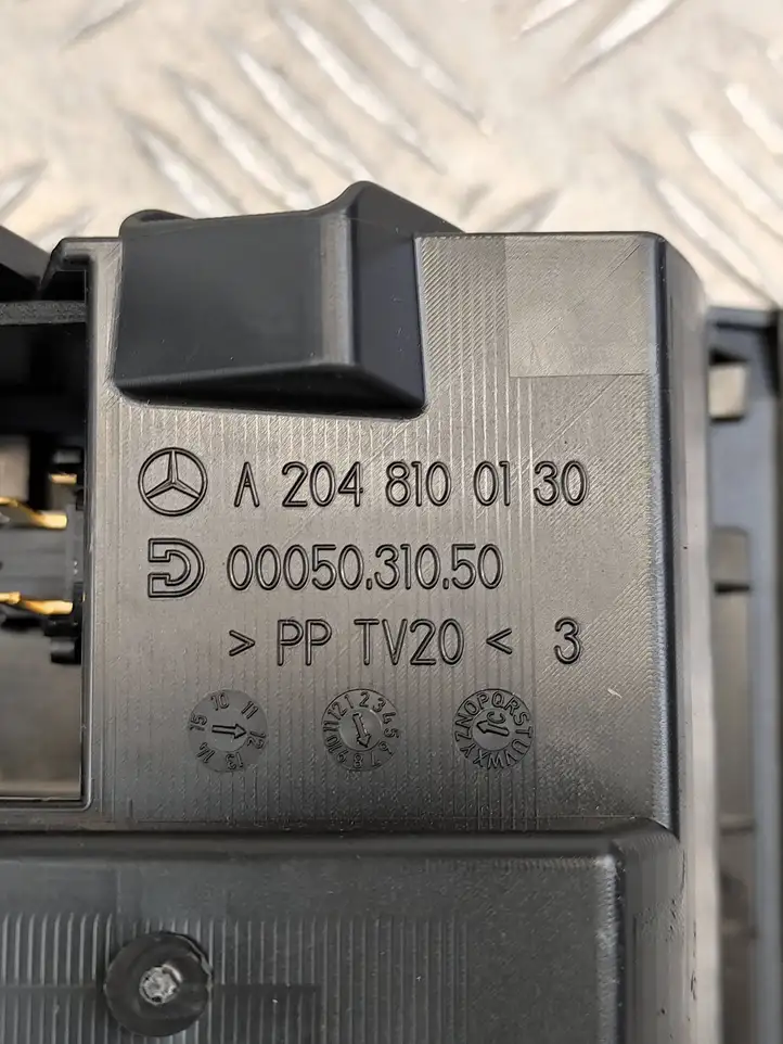 Mercedes-Benz C W204 (2007 - 2014) A2048100130 Задняя пепельница — фото 5