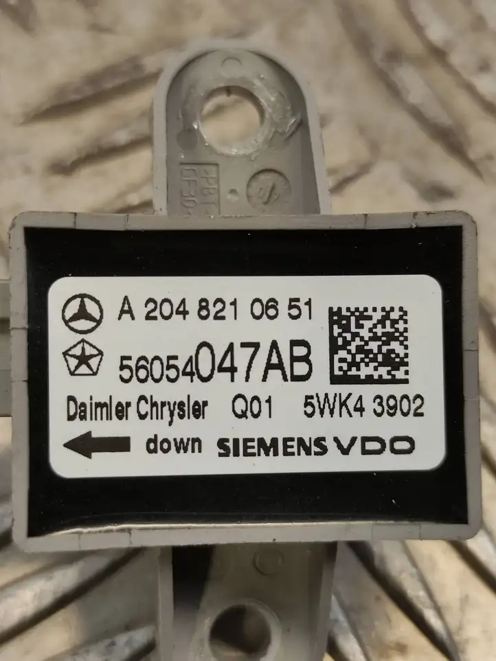 Mercedes-Benz C W204 (2007 - 2014) A2048210651 Датчик удара SRS — фото 2