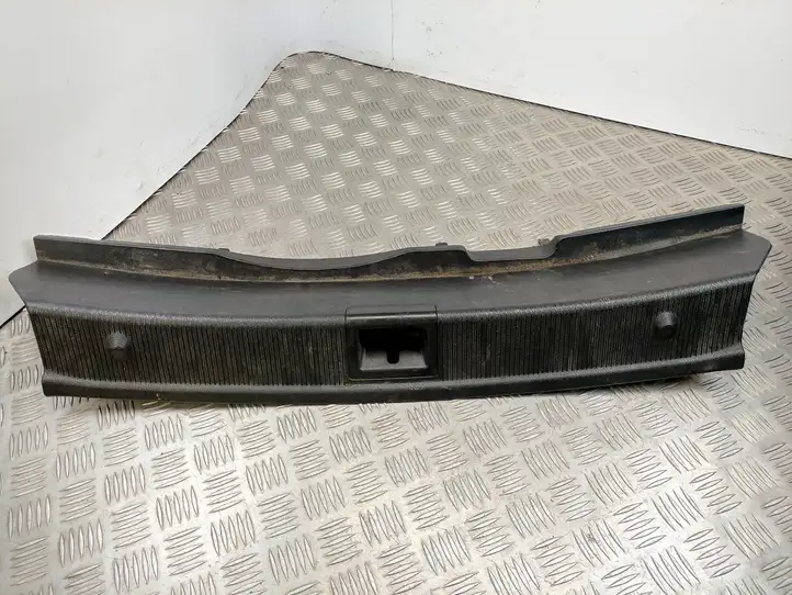 Mercedes-Benz C W204 (2007 - 2014) A2046900825 Отделка порога багажника — фото 3