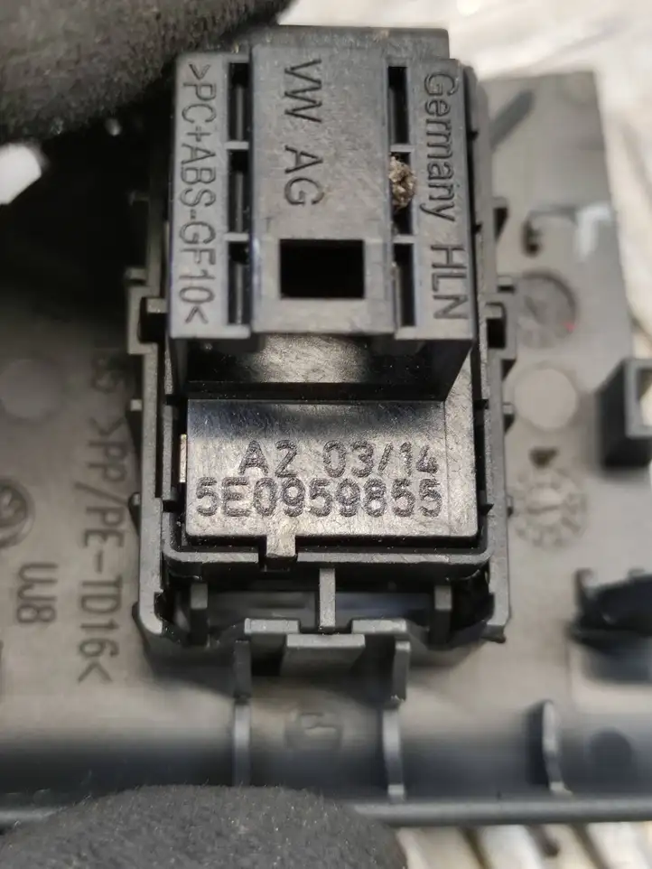Skoda Octavia Mk3 (5E) (2013 - 2019) 5E0959855 Кнопка стеклоподъемников — фото 2