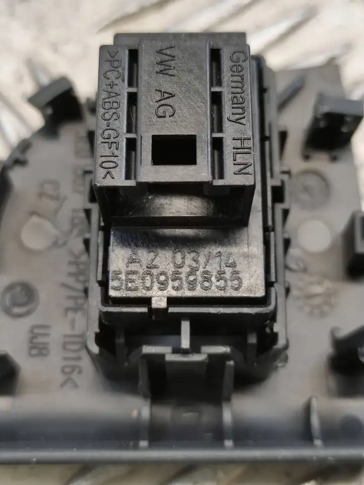 Skoda Octavia Mk3 (5E) (2013 - 2019) 5E0959855 Кнопка стеклоподъемников — фото 3
