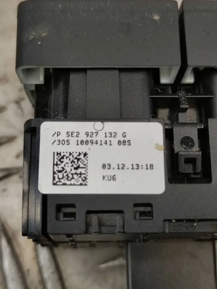 Skoda Octavia Mk3 (5E) (2013 - 2019) 5E2927238B Блок кнопок на панели — фото 3
