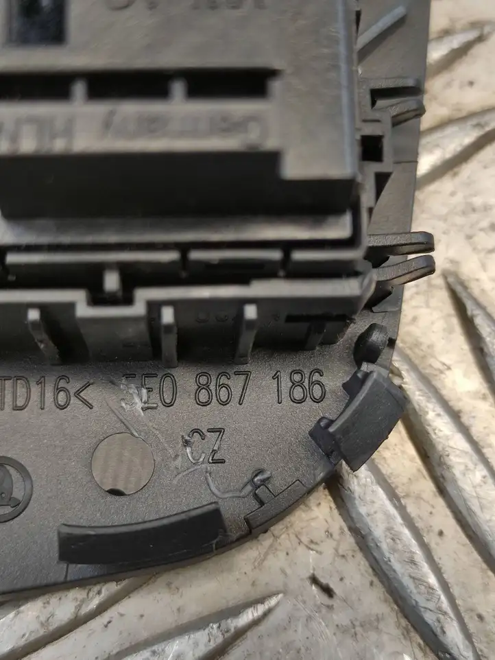 Skoda Octavia Mk3 (5E) (2013 - 2019) 5E0959855 Кнопка стеклоподъемников — фото 4