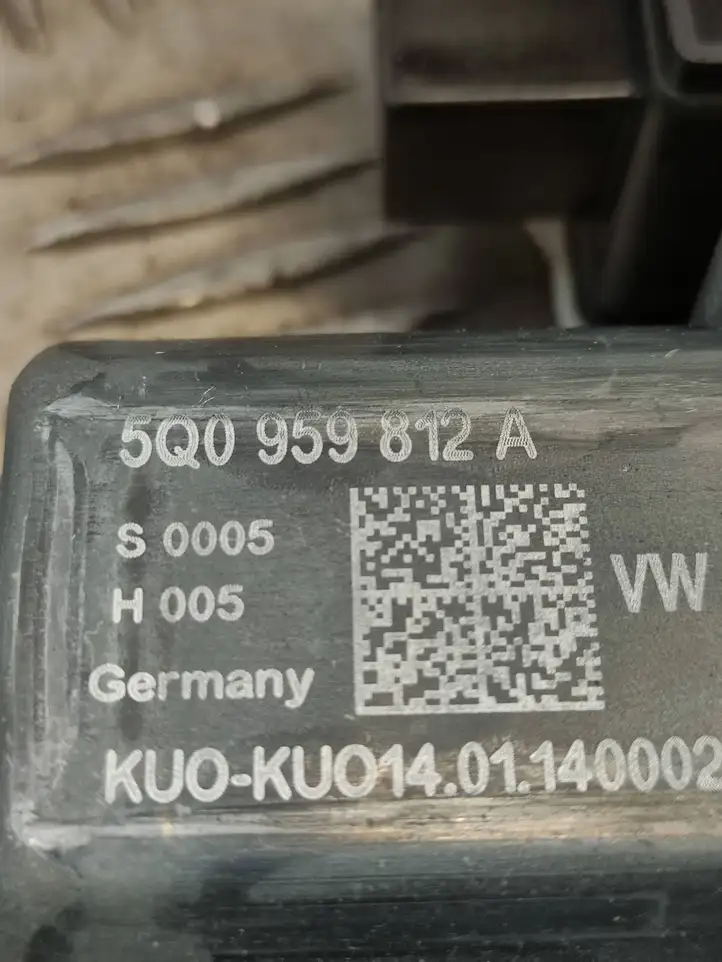 Skoda Octavia Mk3 (5E) (2013 - 2019) 5Q0959812A Стеклоподъемник задней двери — фото 4
