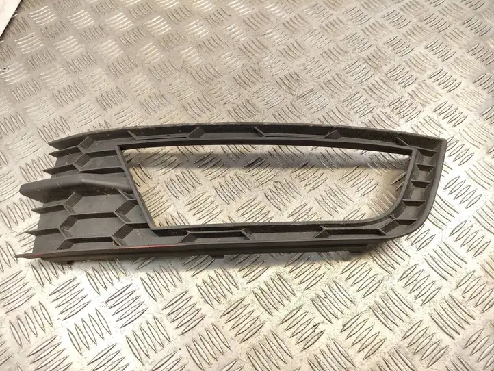 Skoda Octavia Mk3 (5E) (2013 - 2019) 5E0807681 Решетка противотуманной фары — фото 1