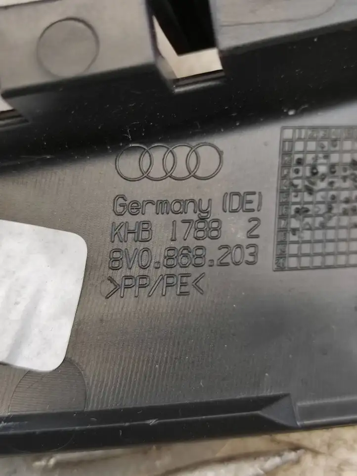 Audi A3/S3 8V (2016 - 2020) 8V0868203 Прочие детали салона — фото 3