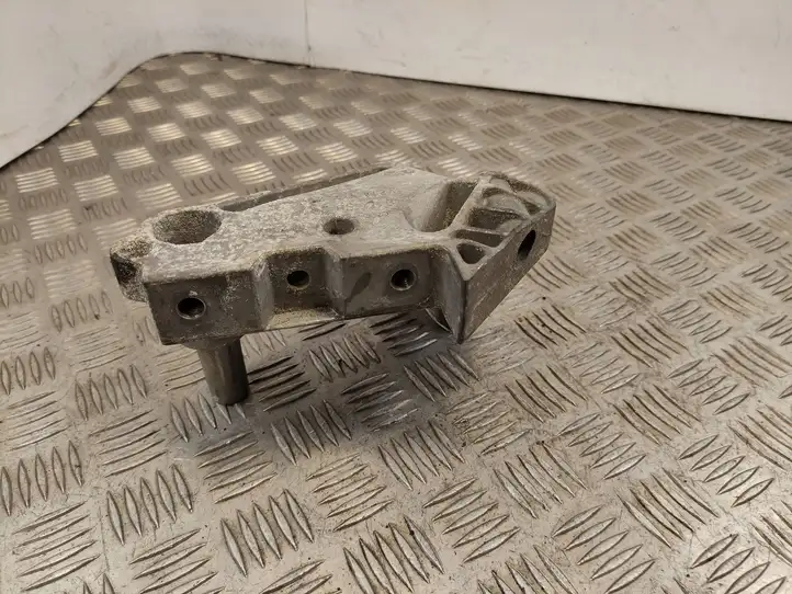 Audi A3/S3 8V (2016 - 2020) 04L199207 Кронштейн двигателя — фото 3