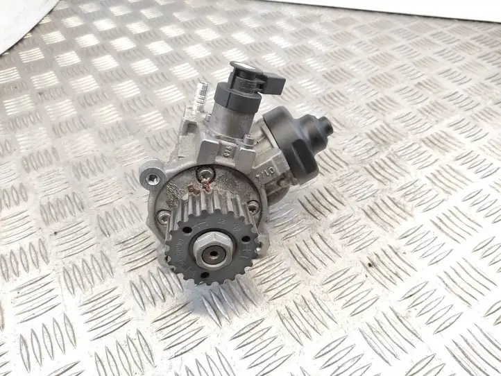 Audi A3/S3 8V (2016 - 2020) 04L130755E Топливный насос — фото 1