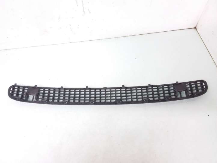 BMW 3 E46 (1998 - 2005)  8208484  Решётка 