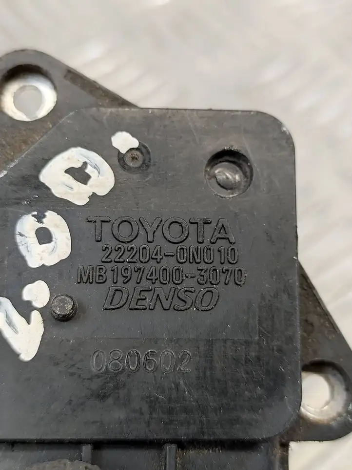 Toyota Auris 150 (2006 - 2012) 222040N010 Датчик массового расхода воздуха — фото 3