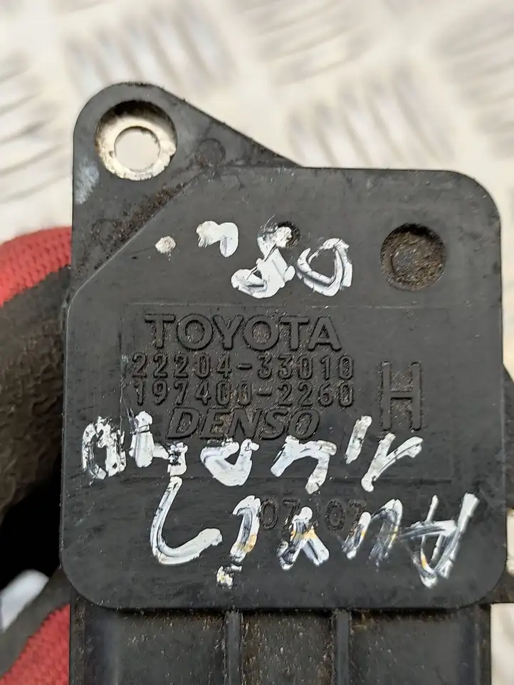 Toyota Auris 150 (2006 - 2012) 2220433010 Датчик массового расхода воздуха — фото 5