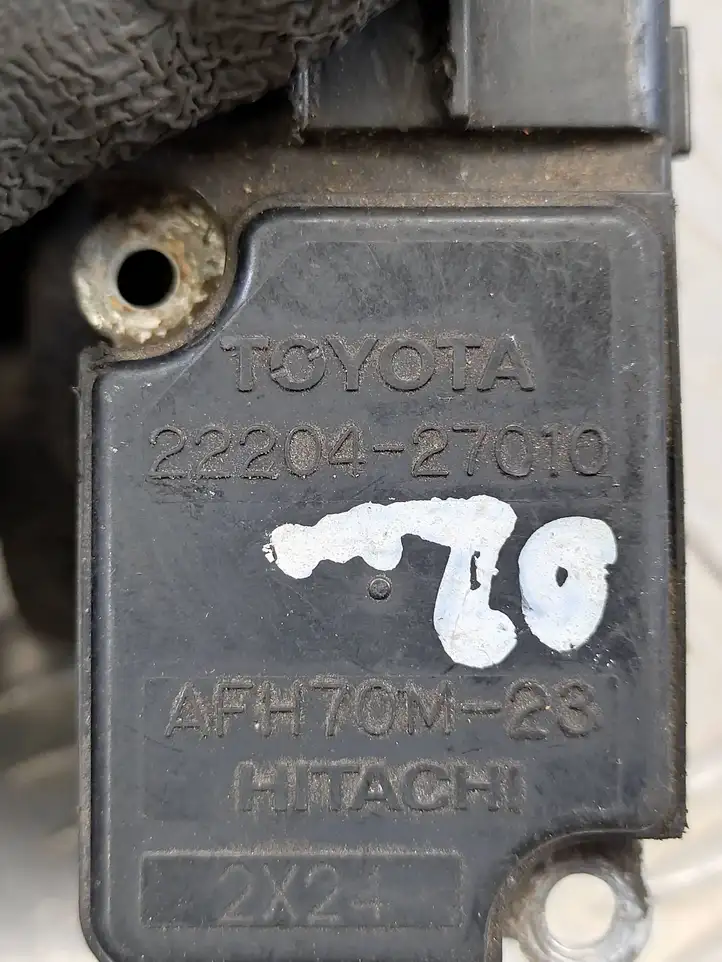 Toyota Avensis Verso (2001 - 2004) 2220427010 Датчик массового расхода воздуха — фото 5