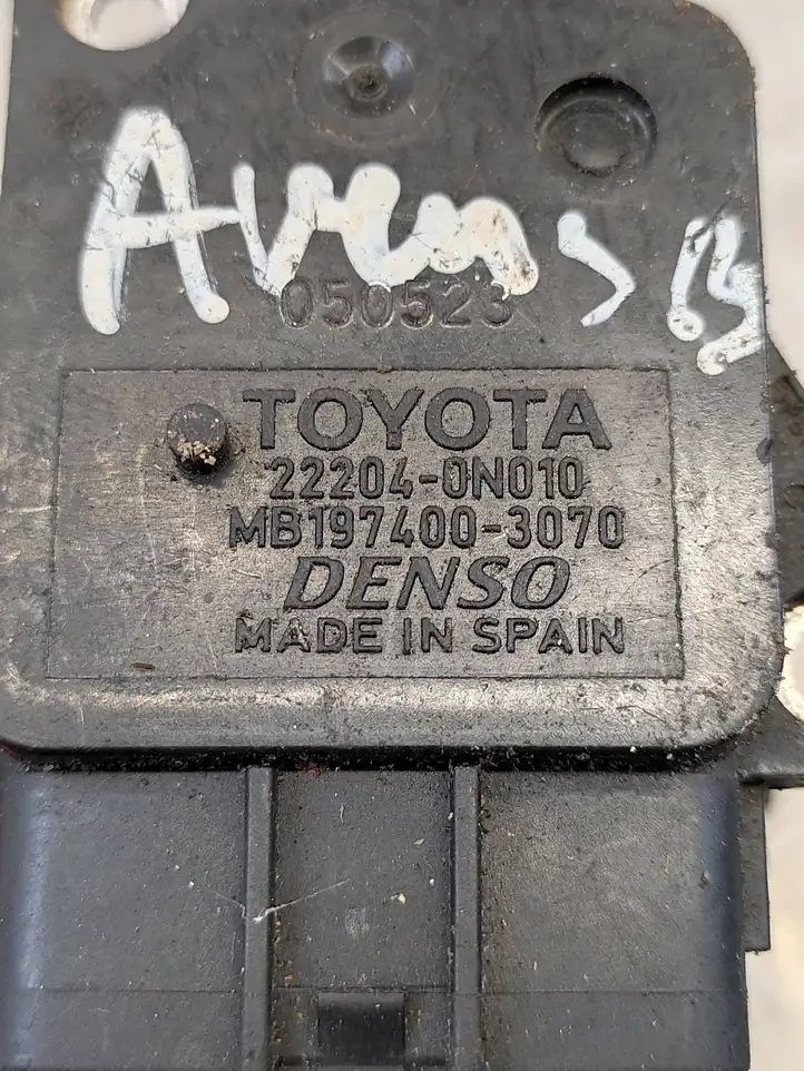 Toyota Avensis Verso (2001 - 2004) 222040N010 Датчик массового расхода воздуха — фото 3