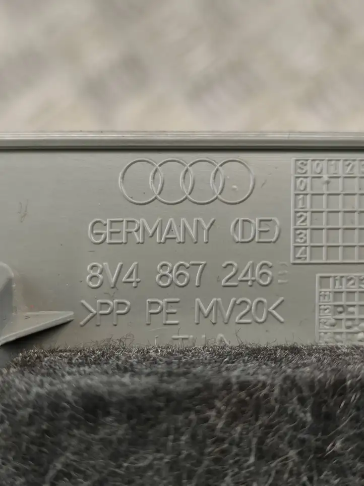 Audi A3/S3 8V (2016 - 2020) 8V4867246B Верхняя обшивка стойки D — фото 3
