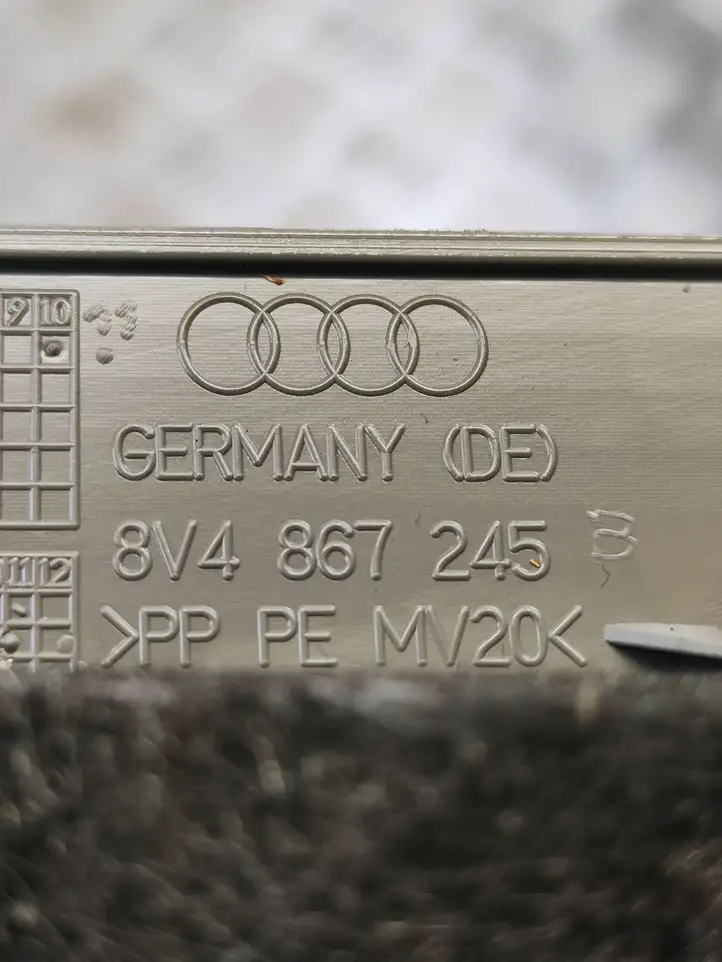 Audi A3/S3 8V (2016 - 2020) 8V4867245B Верхняя обшивка стойки D — фото 3