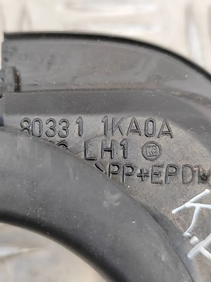 Nissan Juke I F15 (2010 - 2018) 803311KA0A Накладка стекла передней двери — фото 4