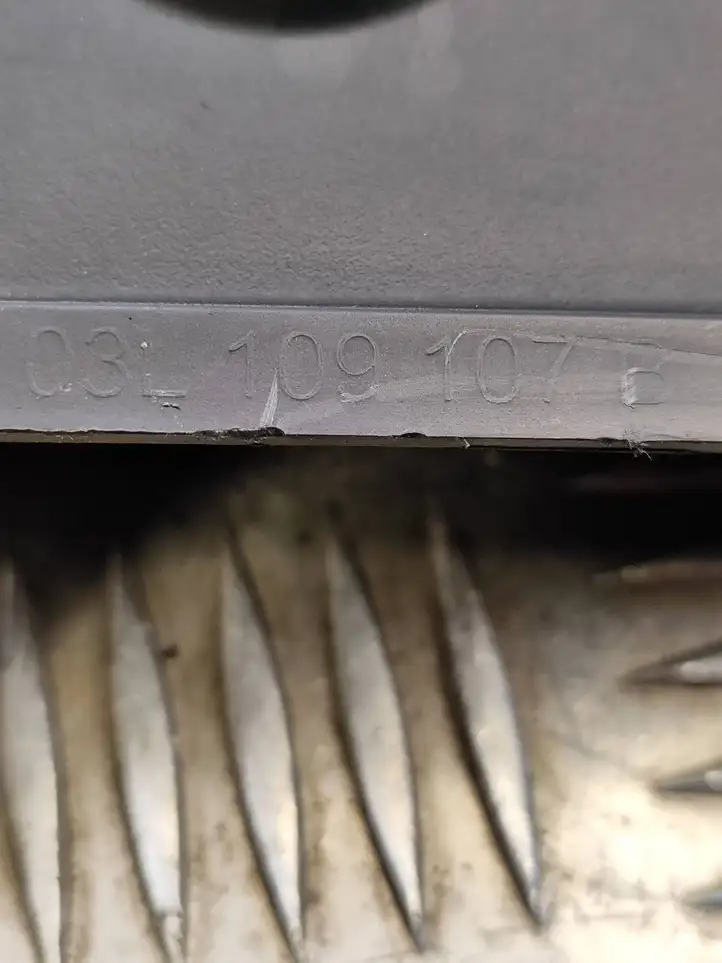 Seat Ibiza IV (6J,6P) (2008 - 2017) 03L109107B Защита ремня ГРМ — фото 2