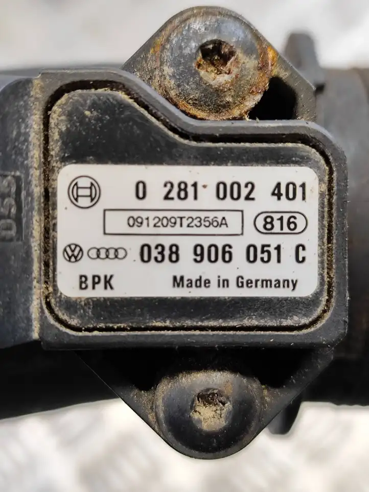 Volkswagen Polo V 6R (2009 - 2015) 038906051C Датчик давления воздуха впуска — фото 4