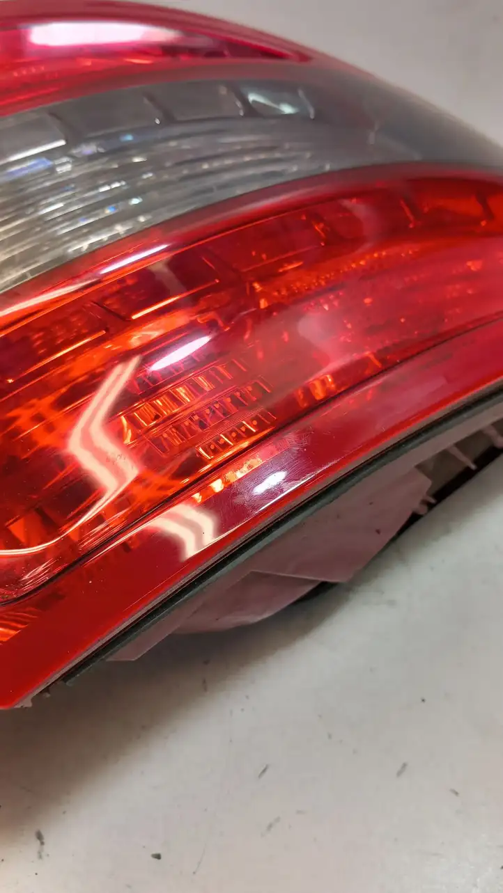 Mercedes-Benz C W204 (2007 - 2014) A2048202964 Задний фонарь в кузове — фото 3