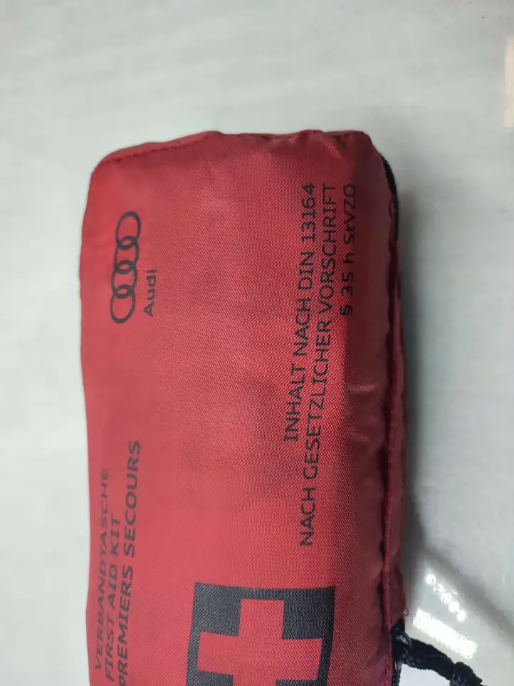 Audi A3/S3 8V (2012 - 2016) 8F0860282D Автомобильная аптечка — фото 4