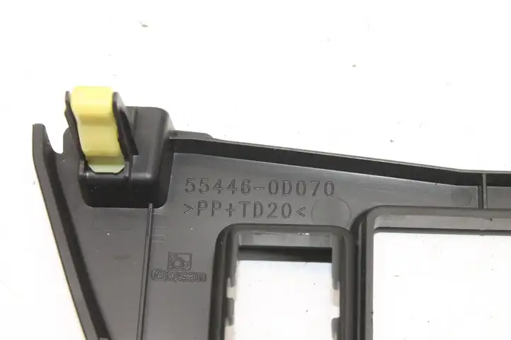 Toyota Yaris (2014 - 2019)  554460D070 Другая внешняя деталь